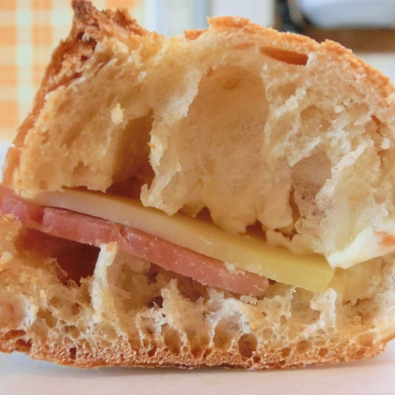 ジャンボン　フロマージュ(ブーランジェリー・パティスリー VIRON 丸の内店 （ヴィロン）)の写真