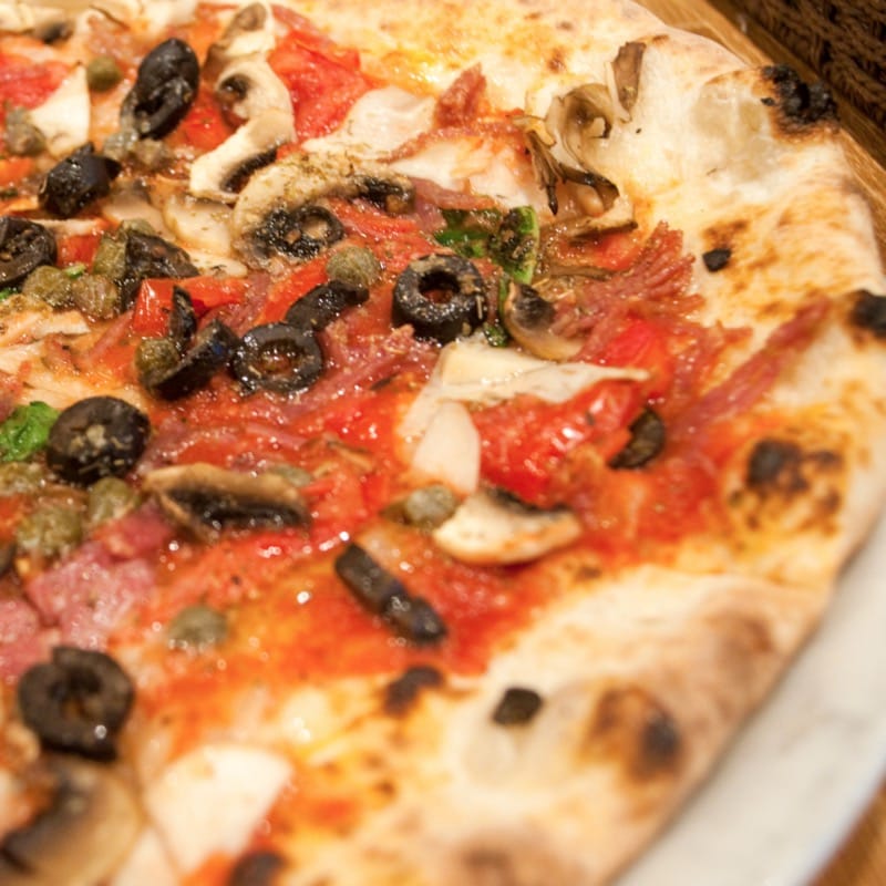 ポポロ(ラ ピッツァ ナポレターナ レガロ （LA PIZZA NAPOLETANA REGALO）)の写真