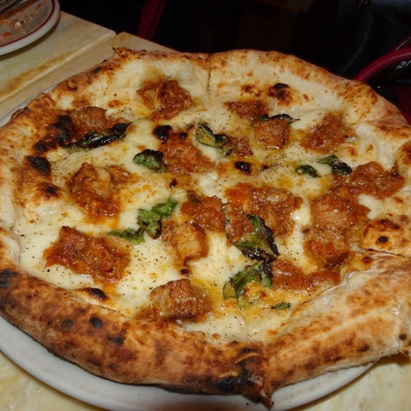 ピッツァ・ラグージェノヴェーゼナポレターノ(築地トゥットベーネ )の写真