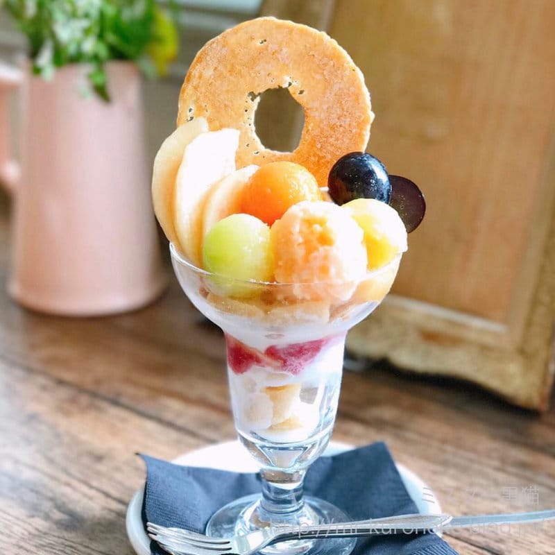 ドーナツパフェ～ももメロン～(ドー・ドーナツ)の写真