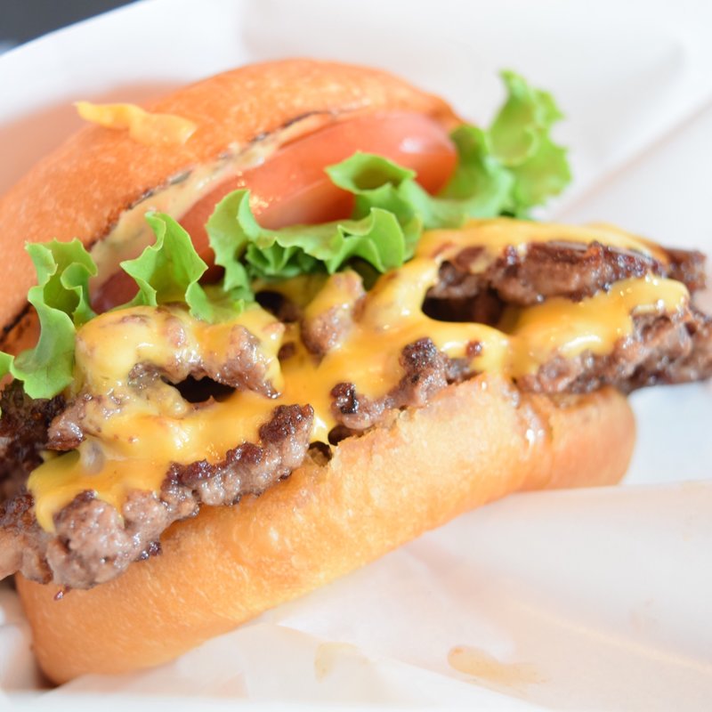 ハンバーガー ダブル(ヘンリーズ バーガー （HENRY'S BURGER）)の写真