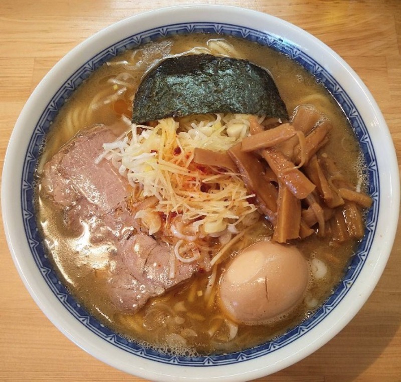 塩ラーメン+味玉 (としおか)の写真