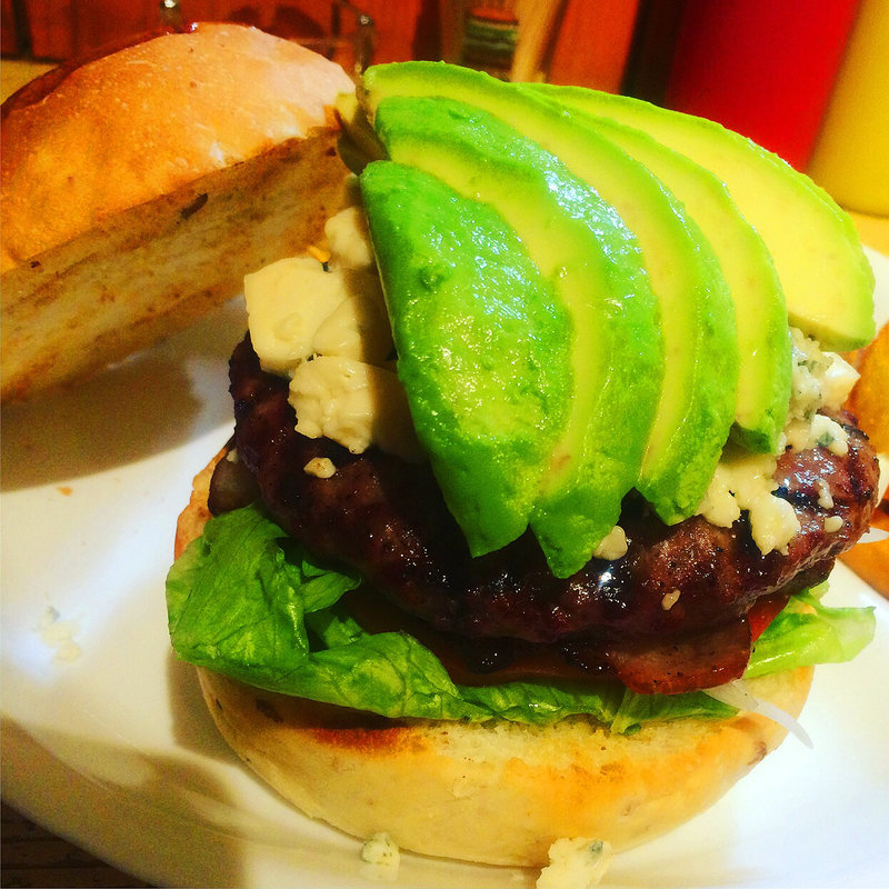 ブルーチーズアボカドバーガー(サンハウス)の写真