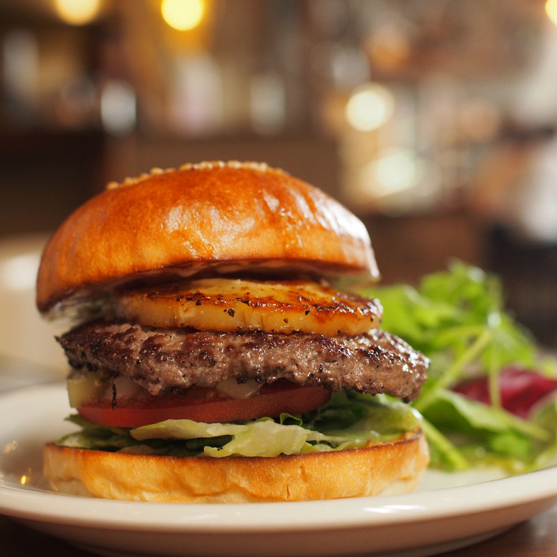 グリルドパインアップルバーガー(ウエストウッドベーカーズ （WEST WOOD BAKERS）)の写真