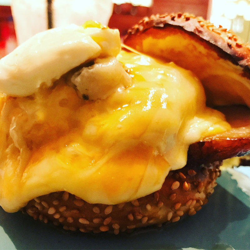 クワトロチーズバーガー(NICO&TOREJO CHIP WOOD HAMBURGER)の写真