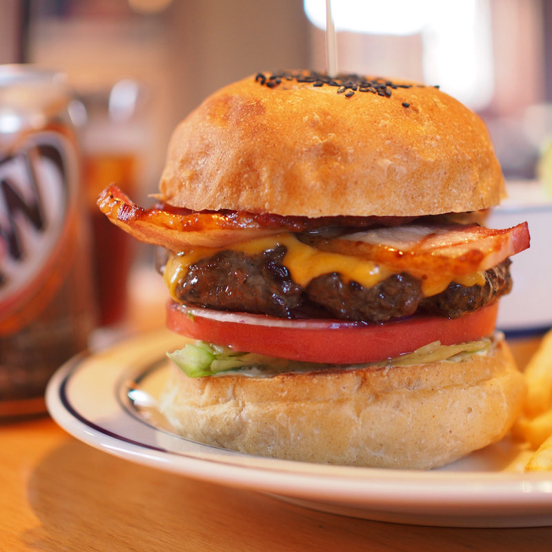 自家製ベーコンチーズバーガー(エスケール （Esquerre）)の写真