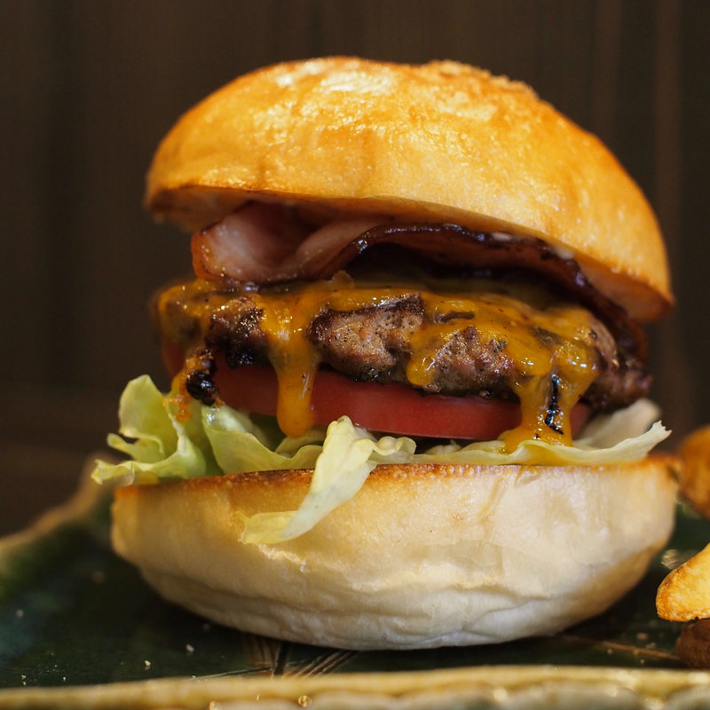 ベーコンチーズバーガー((三六○)サンロクマル)の写真