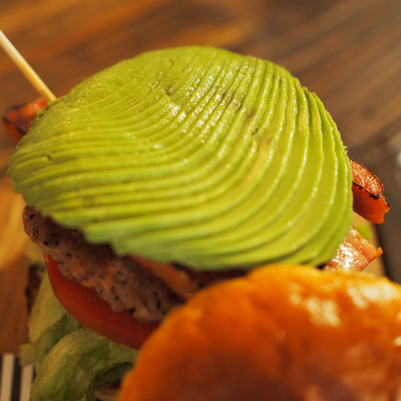 アボカドベーコンバーガー(GAKUYA BURGER)の写真