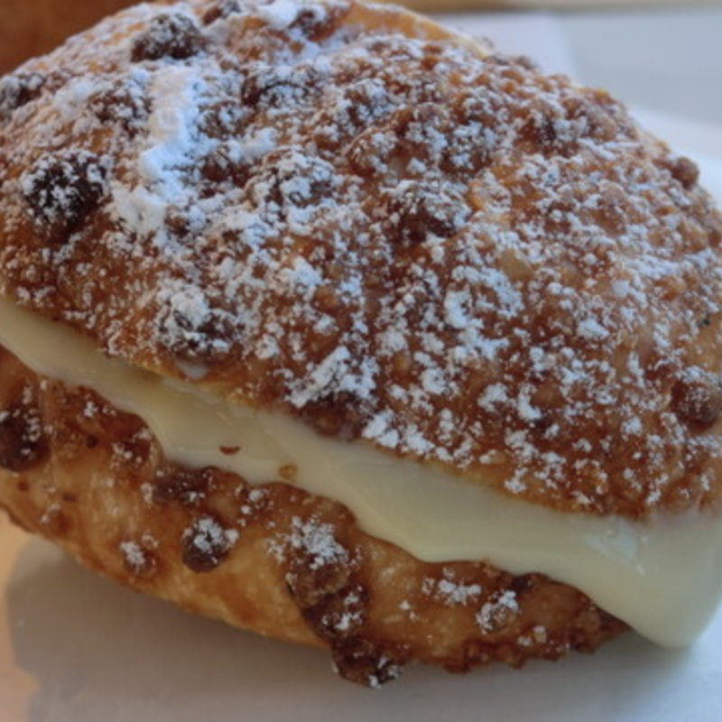 きび糖のクリームパン(ブルージャム)の写真