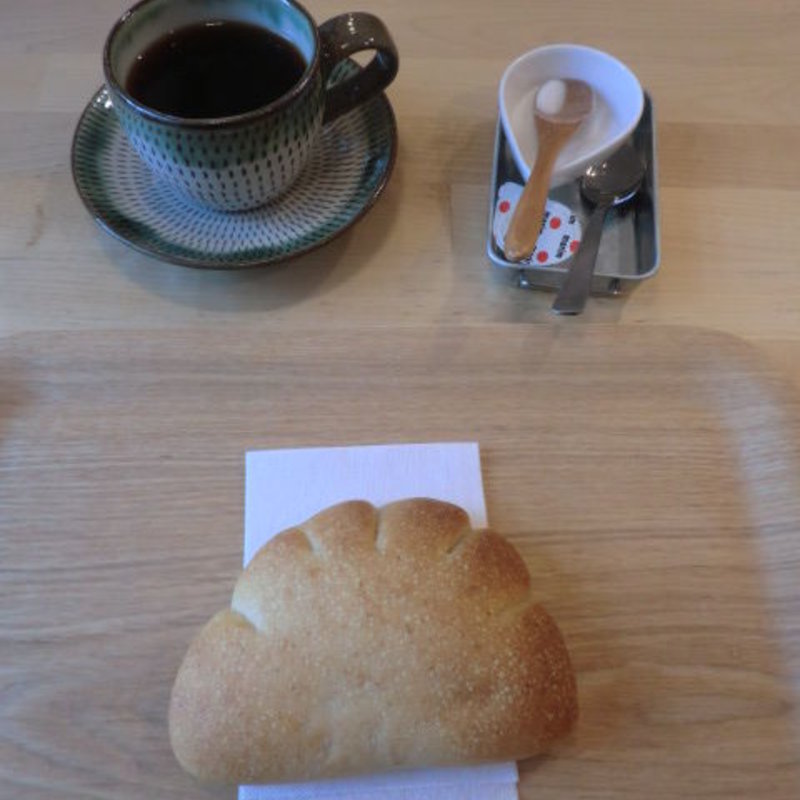 クリームパン(パンとカフェ　しずく)の写真