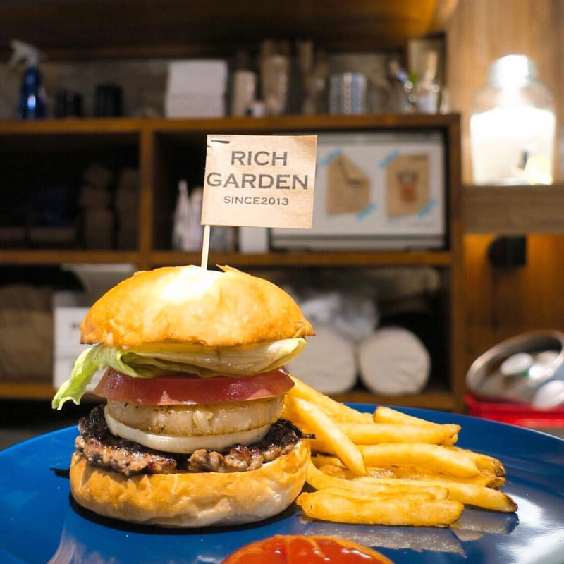 パインバーガー(リッチガーデン 西本町店)の写真