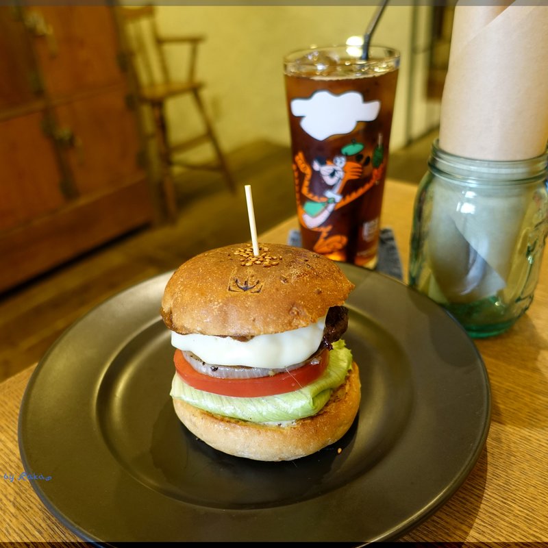 ベーコンモッツァレラチーズバーガー(サンチャゴ （SUNCHAGO）)の写真