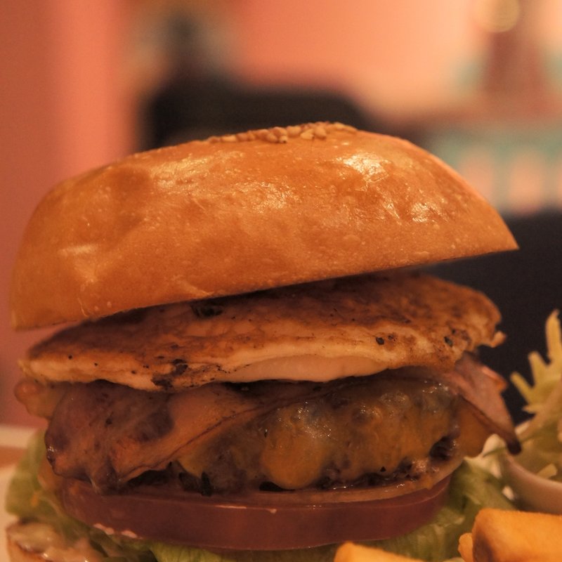 エッグベーコンチーズバーガー(BURGER&MILKSHAKE CRANE)の写真