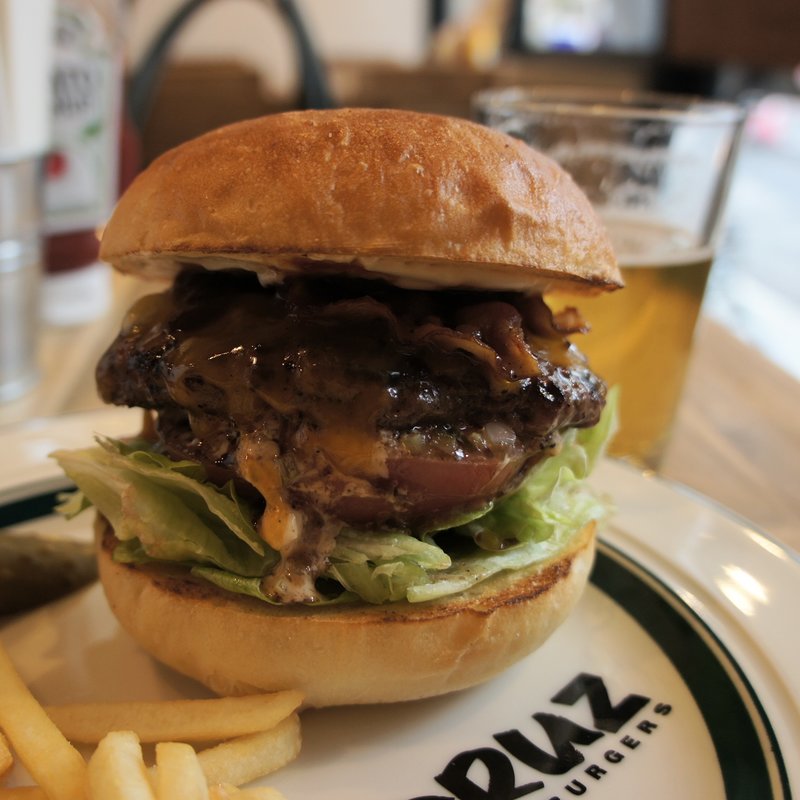 ベーコンチーズバーガー(CRUZ BURGERS （クルズバーガーズ）)の写真