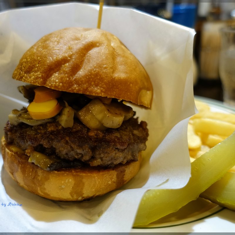 キノコとベーコンジャムハンバーガー(古時計 （フルドケイ）)の写真