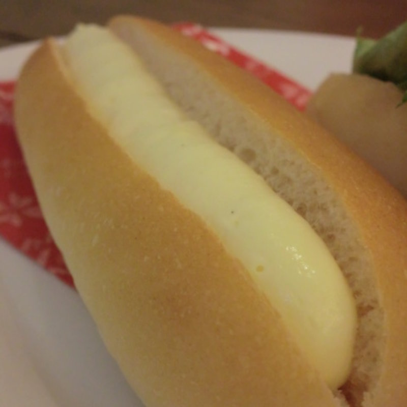 コッペパン（カスタード）(イツモイツモ)の写真