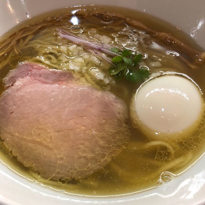 伊吹いりこの塩煮干・しお味玉(町田汁場 しおらーめん進化 中山店)の写真