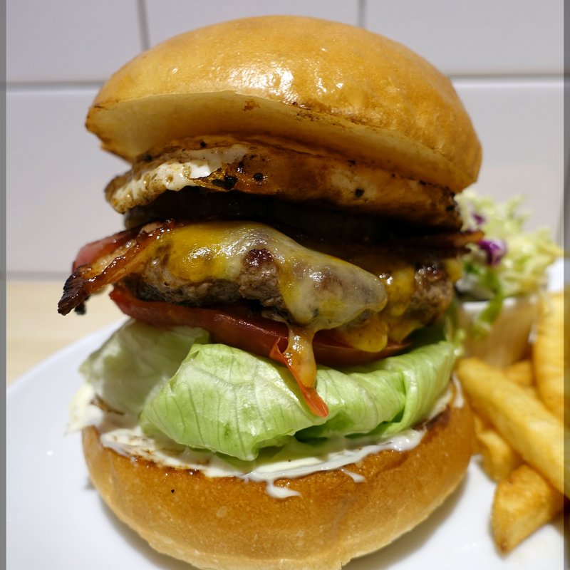 ベーコンエッグチーズバーガー(BURGER&MILKSHAKE CRANE)の写真