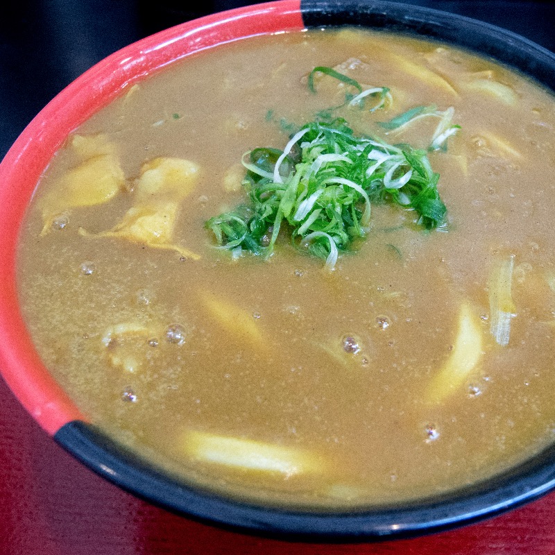 かすカレーうどん(極楽うどん　TKU （ティーケーユー）)の写真