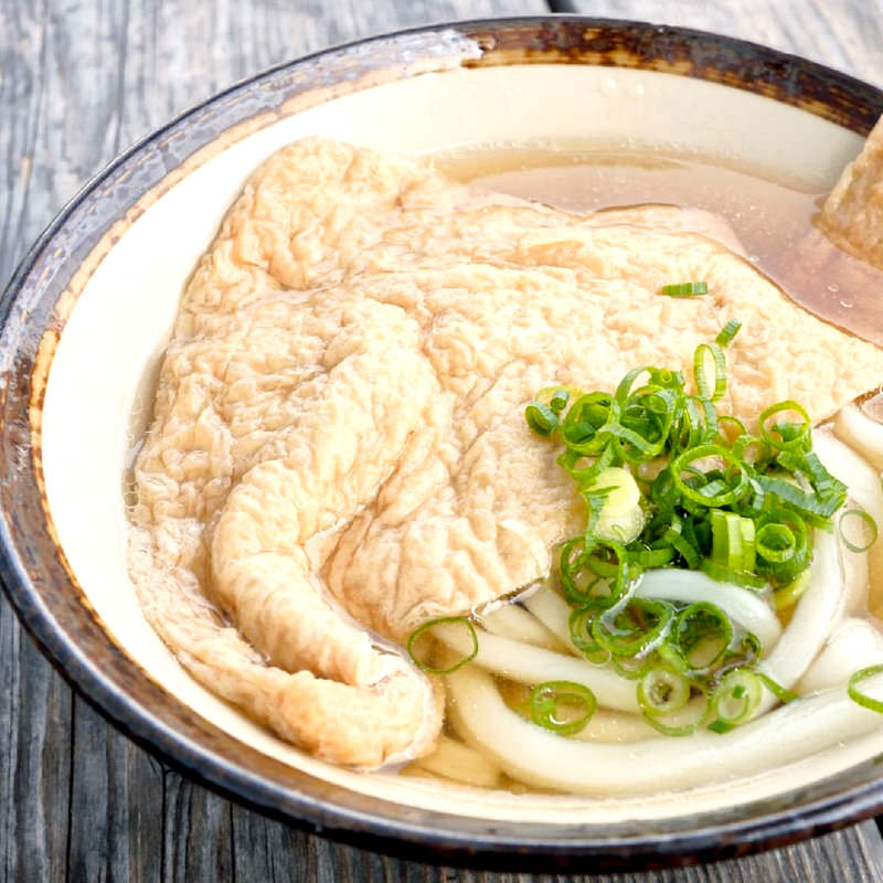 かけそのまま+お揚げ(蒲生うどん （がもううどん）)の写真