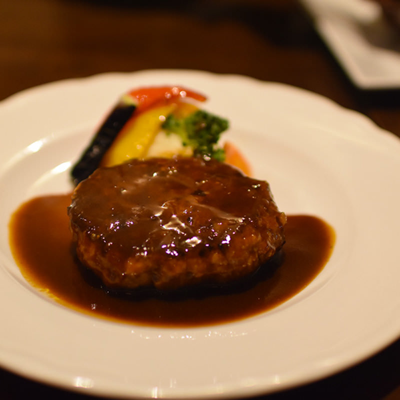デミグラスハンバーグ(洋食 ヤブ カラ ボウ （洋食 yabu kara bou）)の写真