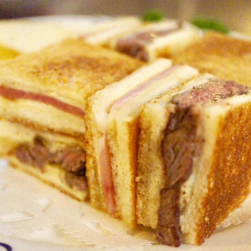 ステーキサンド(葡萄酒ぐら モンカーブ )の写真