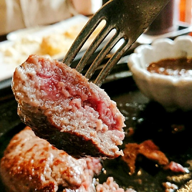 粗挽き牛100％ハンバーグ(菱田屋 （ヒシダヤ）)の写真