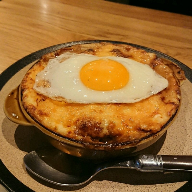 ハンバーググラタン＋目玉焼きトッピング(山本のハンバーグ 渋谷食堂)の写真