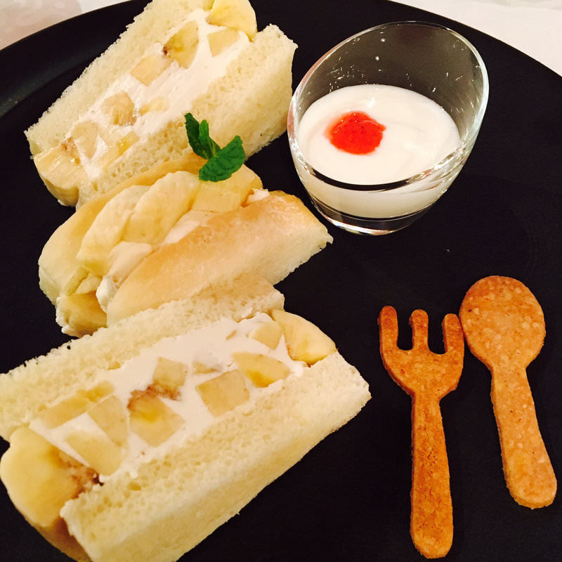 岡山県産もんげーバナナサンドウィッチ(資生堂パーラー サロン・ド・カフェ 銀座本店 （シセイドウパーラーサロンドカフェ）)の写真