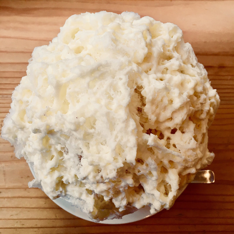 白いかき氷(ねいろ屋 )の写真