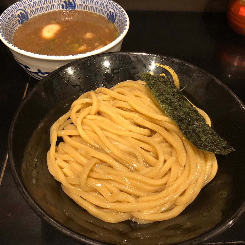 豚骨つけ麺(半熟味玉付)(無鉄砲 つけ麺 無心 （むてっぽう つけめん むしん）)の写真