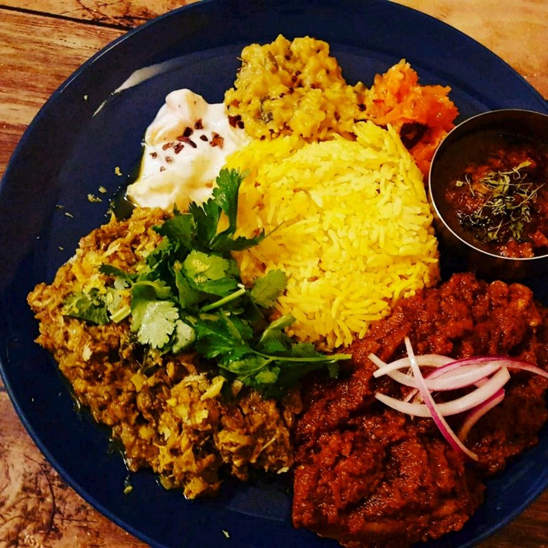 2種盛りカレー(スパイスカレー モクロミ)の写真