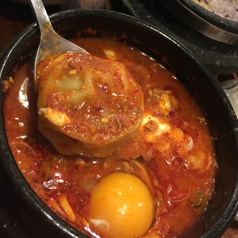 ぎょうざスンドゥブ　大大大辛(スンドゥブ専門店 コチュ)の写真