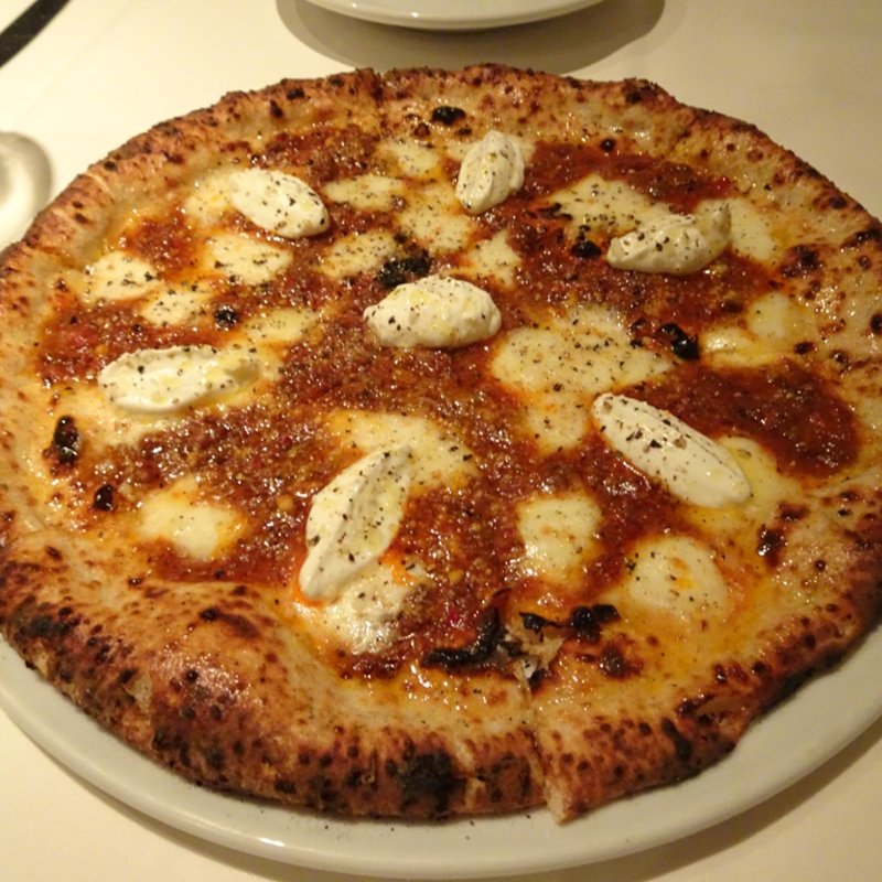 ジャージー牛のジェノヴェーゼとヨーグルトを使ったピッツァ(ＣＡＭＢＵＳＡ)の写真