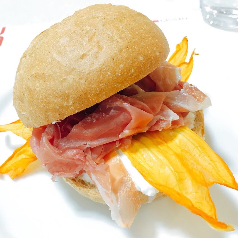 トラ・イ・ドゥエ(パニーノ・ジュスト 西武池袋店 （Panino Giusto）)の写真