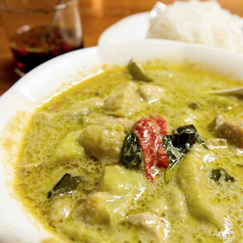 鶏肉のグリーンカレー(ピラブカウ 池袋店 （PIRABUKAO）)の写真