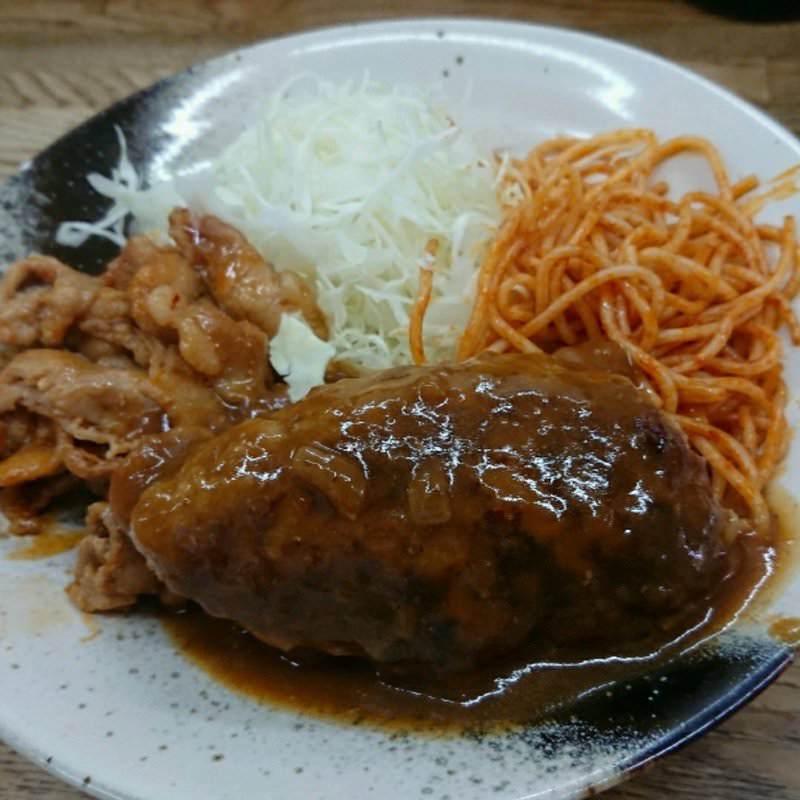 ハンバーグ･しょうが焼き盛り合せ(キッチン グラン )の写真