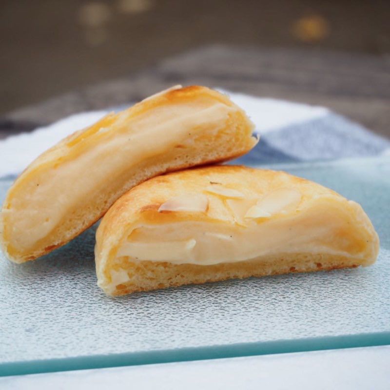 クリームパン(パネ・ポルチーニ （PANE PORCINI）)の写真