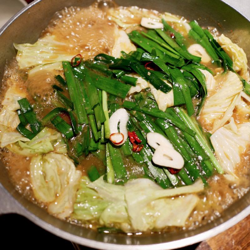 もつ鍋一人前　しょうゆ(もつ料理 かわ乃 博多店 （モツリョウリカワノ）)の写真