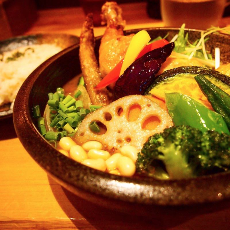 チキンと1日分の野菜20品目(Rojiura Curry SAMURAI. 下北沢店 )の写真