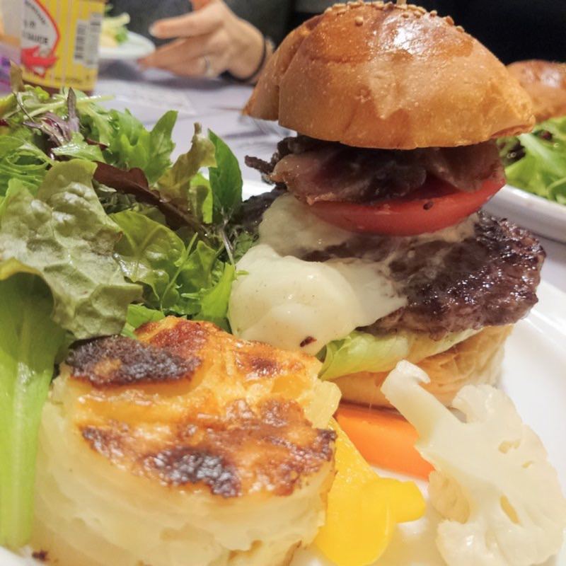 カルネヤバーガー（モッツァレラチーズトッピング）(CARNEYA ANTICA OSTERIA )の写真