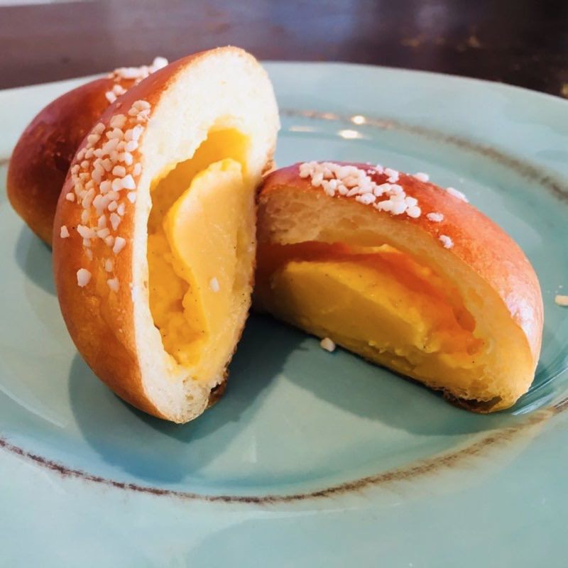 クリームパン(Boulangerie et Cafe Main Mano)の写真