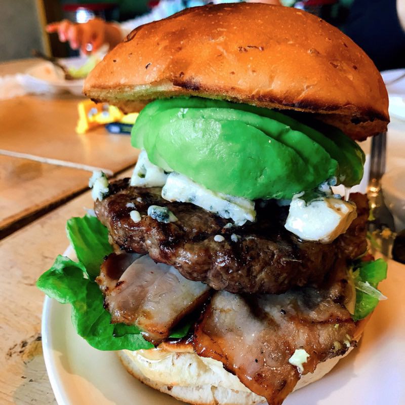 ブルーチーズアボカドバーガー(サンハウス （SON HOUSE）)の写真