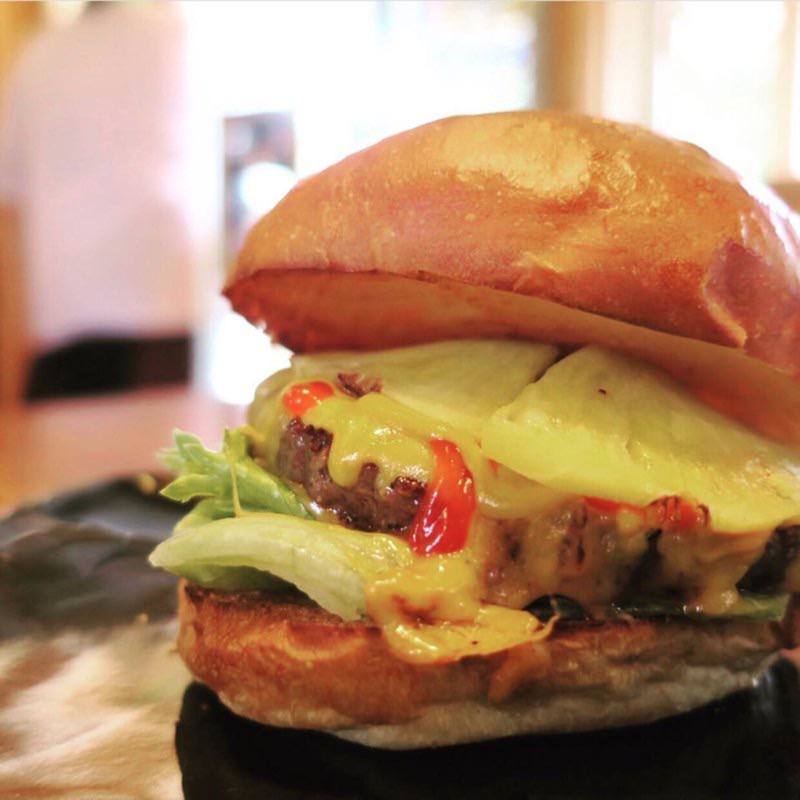 プレミアムパイナップルチーズバーガー(アンティーミー バーガー （AUNTY-MEE BURGER）)の写真