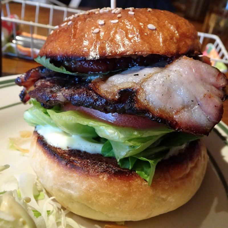 丹波鹿パティバーガー 自家製ベーコン(市島製パン研究所)の写真