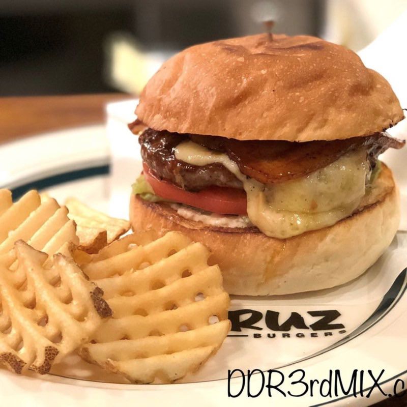 ベーコンチーズバーガー(CRUZ BURGERS & CRAFT BEERS （クルズバーガーズ アンド クラフトビア）)の写真