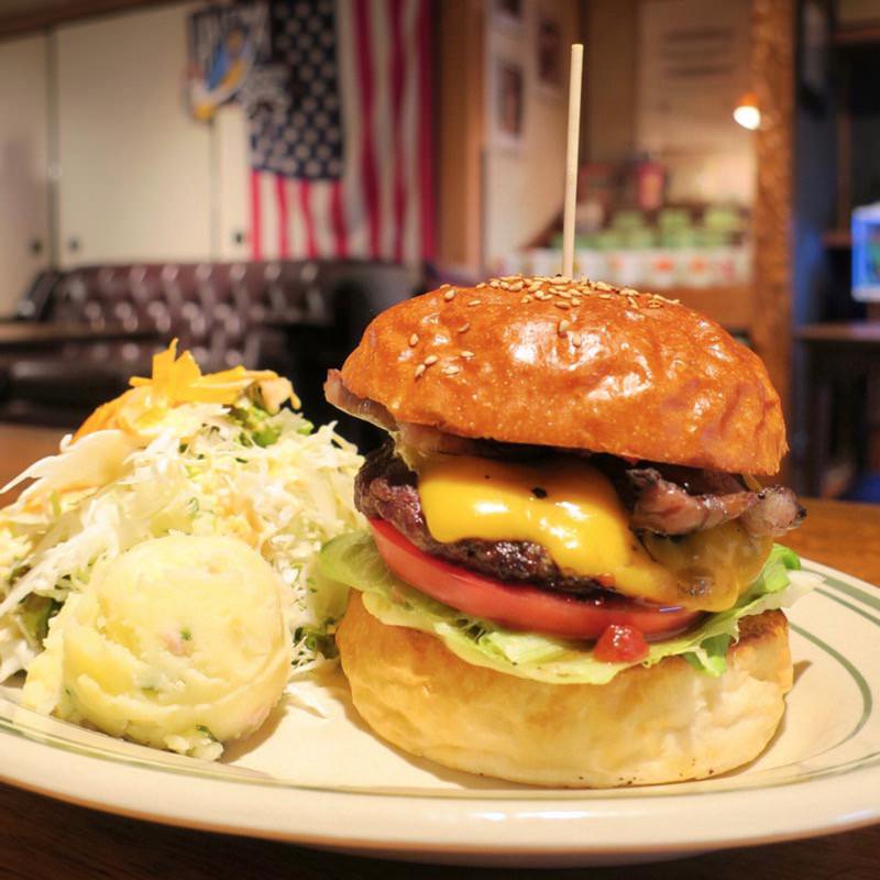 ベーコンチーズバーガー(市島製パン研究所)の写真