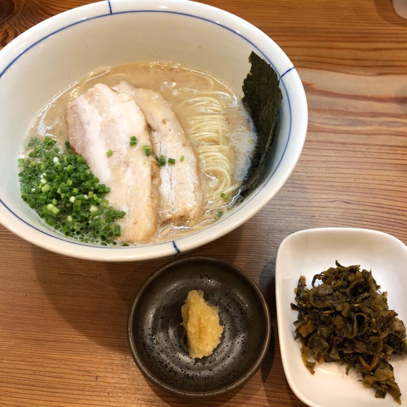 薫る純系とんこつ(別邸三く 豚骨らーめん真真（マシーン）)の写真