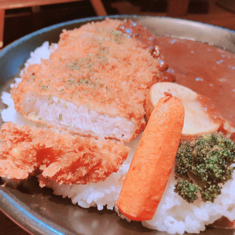 オリーブオイルで揚げたカツカレー(E-itou Curry（エイトカリー）)の写真