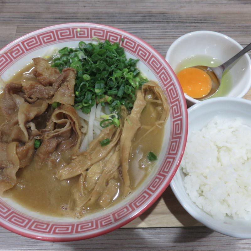 徳島ラーメン　全部増し　小＋ごはん小(徳島ヌードル ぱどる)の写真